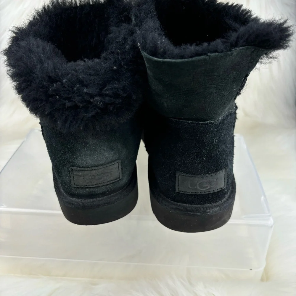 UGG ANKLE WINTER BOOTS SIZE 9 WOMAN